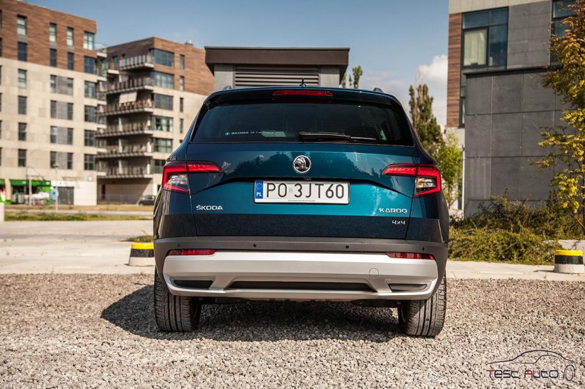 Skoda Karoq сзади
