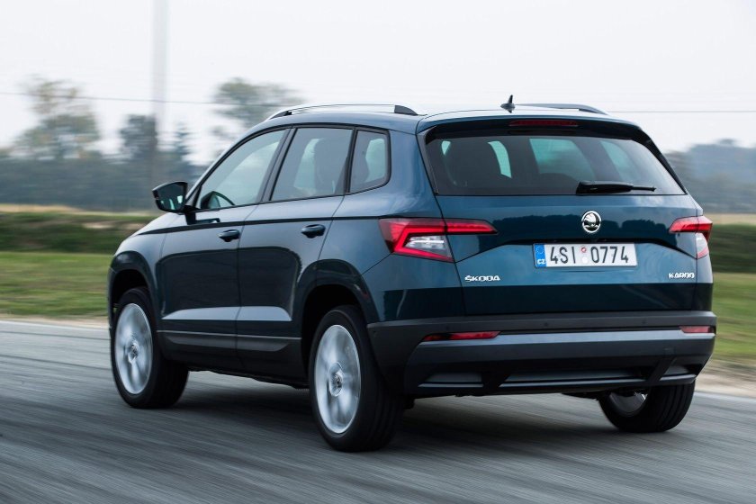 Шкода Карок сзади