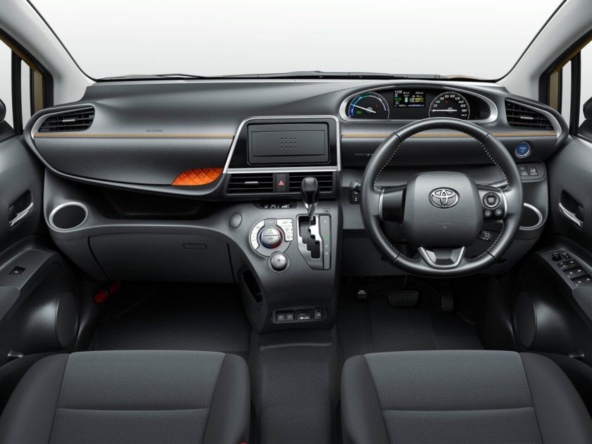 Toyota Sienta 2018 Сиента