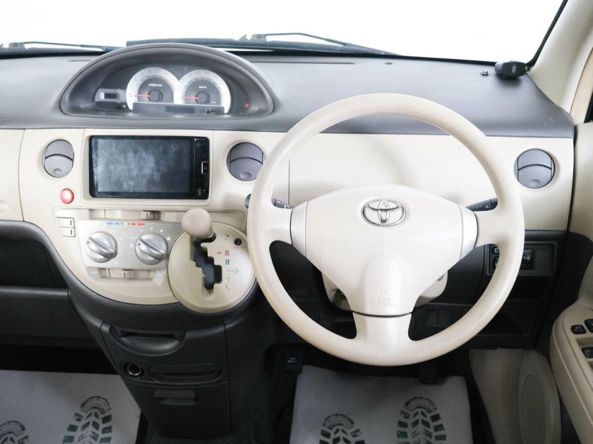 Тойота сиента 2004