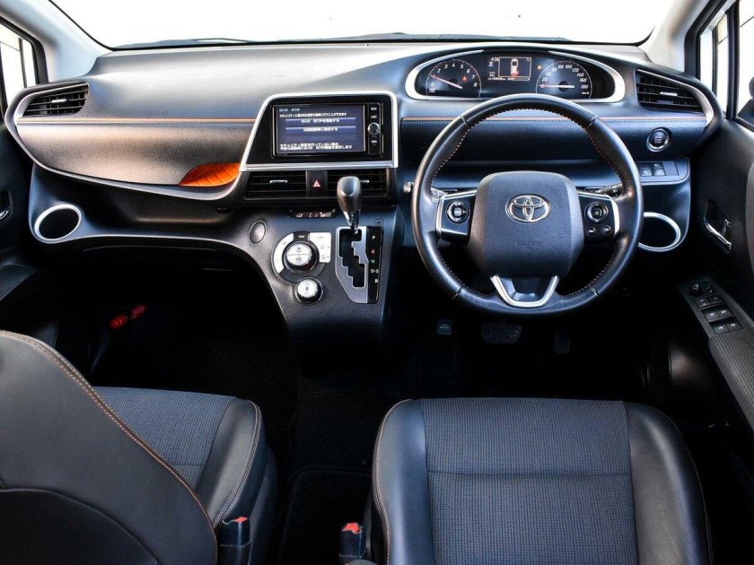 Тойота сиента 2015