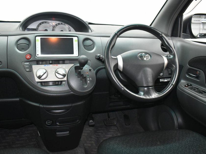 Тойота сиента 2003