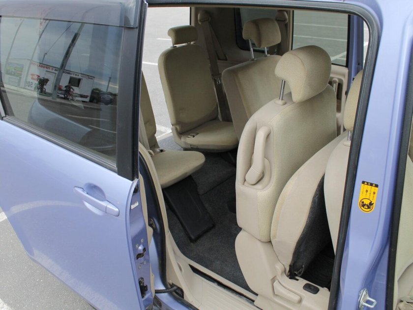 Тойота Сиента 2004