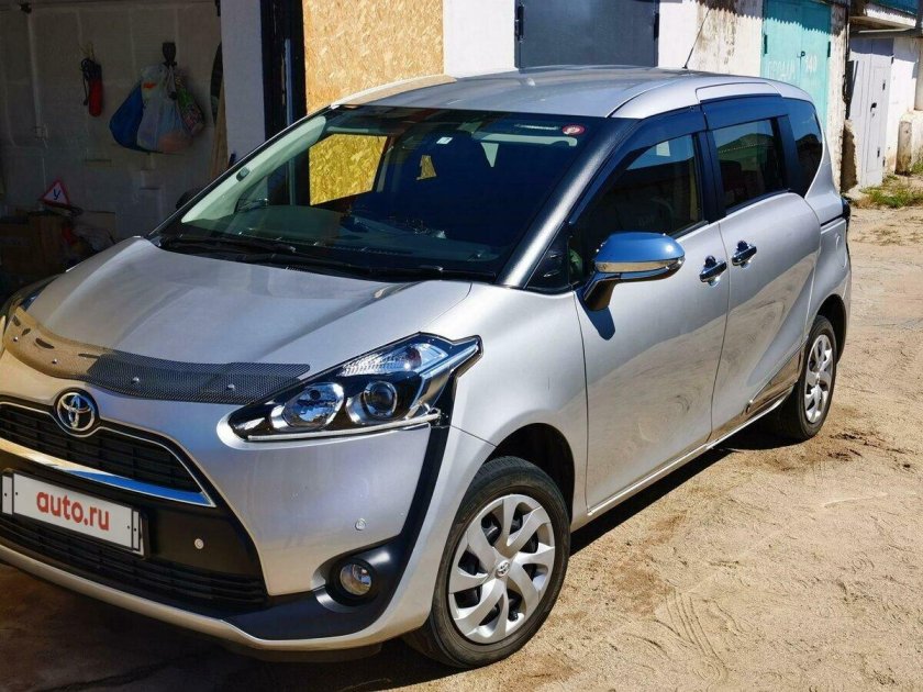 Toyota Sienta 1.5 CVT, 2010