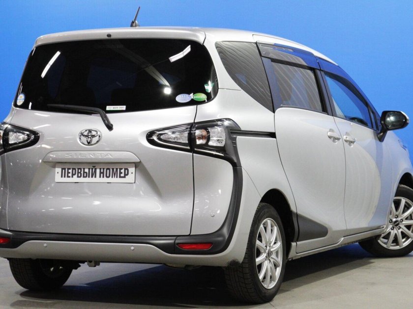 Тойота Сиента 2020