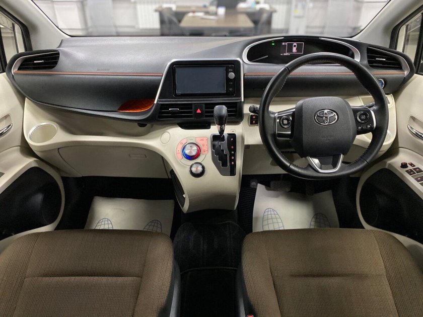 Тойота Сиента 2017