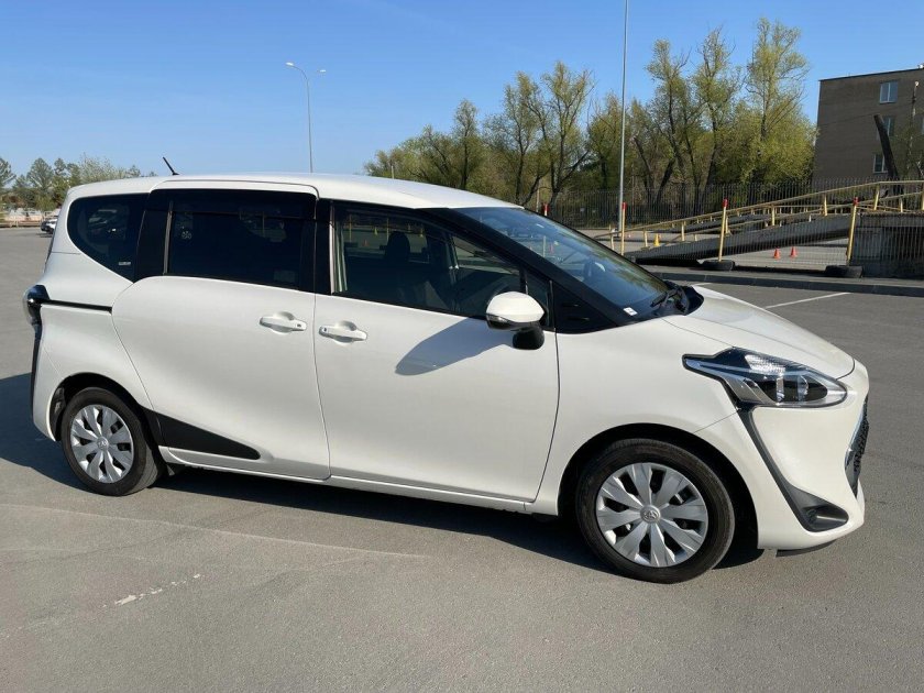 Toyota sienta 2019