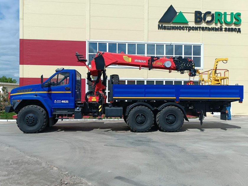 Урал некст бортовой с кму