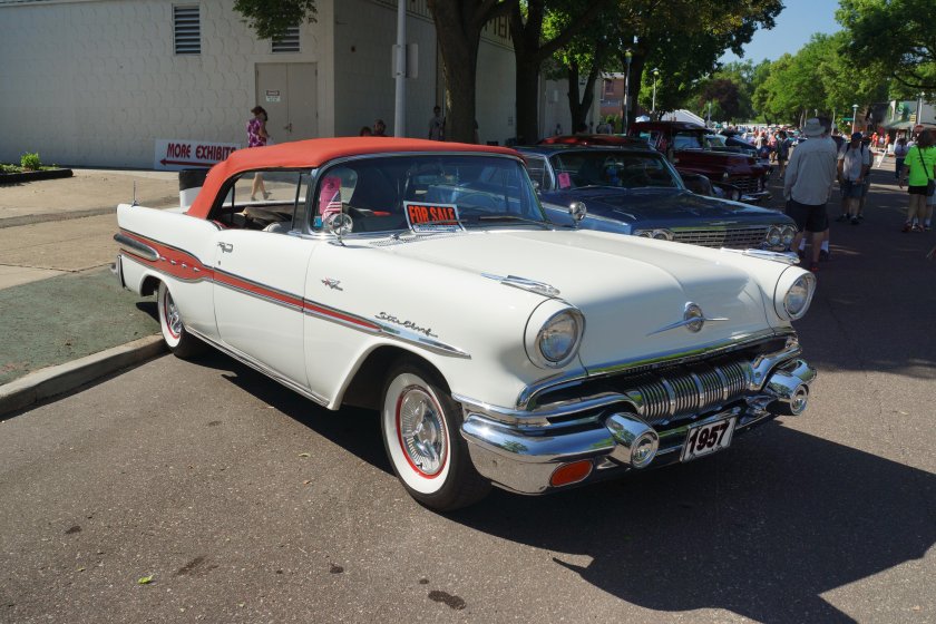 Pontiac Star Chief 1957