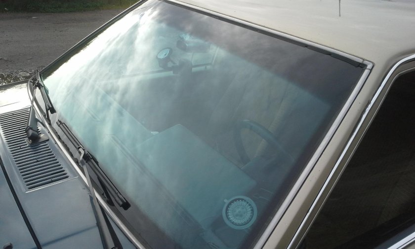 Лобовое стекло Вольво 240
