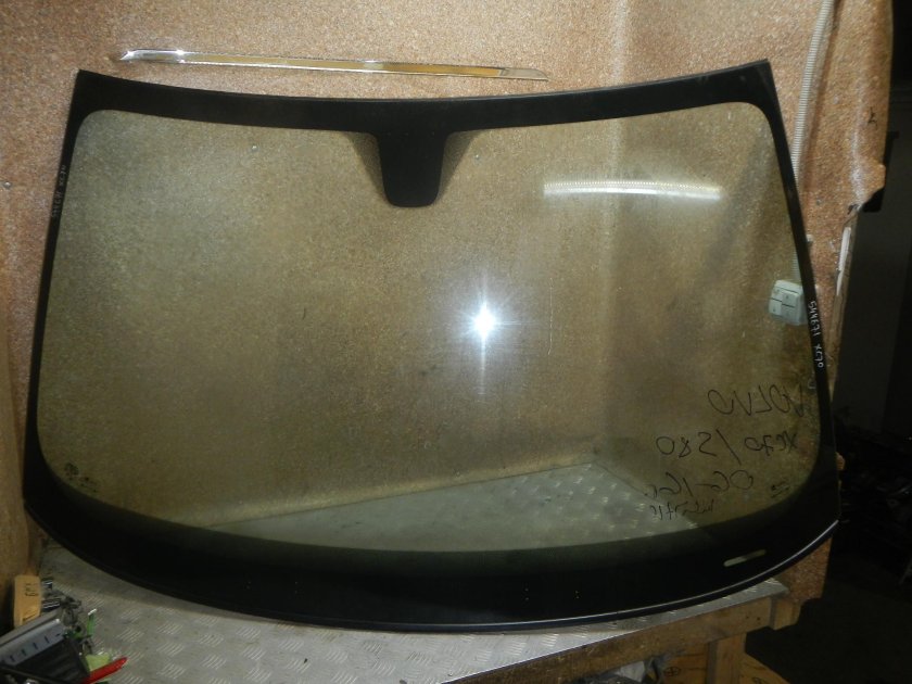 Стекла лобовые