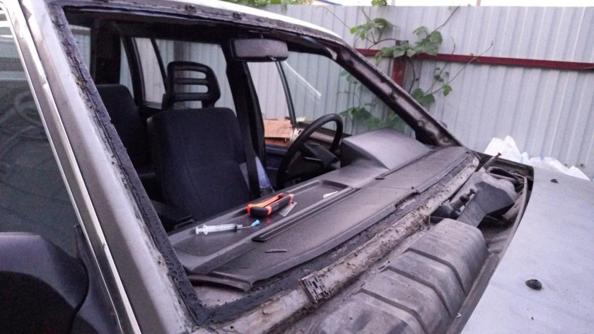 Клипсы лобового стекла на Вольво 740 драйв