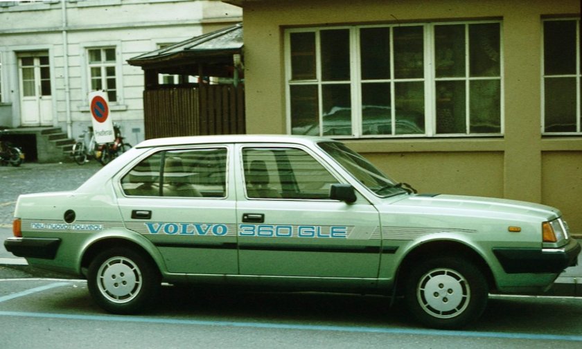 Volvo 360 седан
