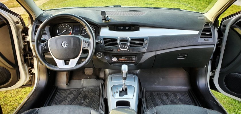 Renault Laguna 3 салон