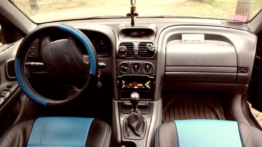 Салон Рено Лагуна 1 Рестайлинг