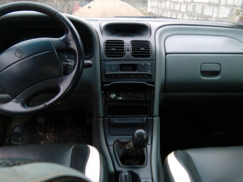 Renault Laguna 1999 салон