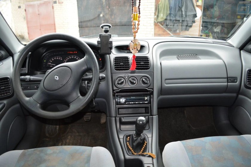 Renault Laguna 1 салон