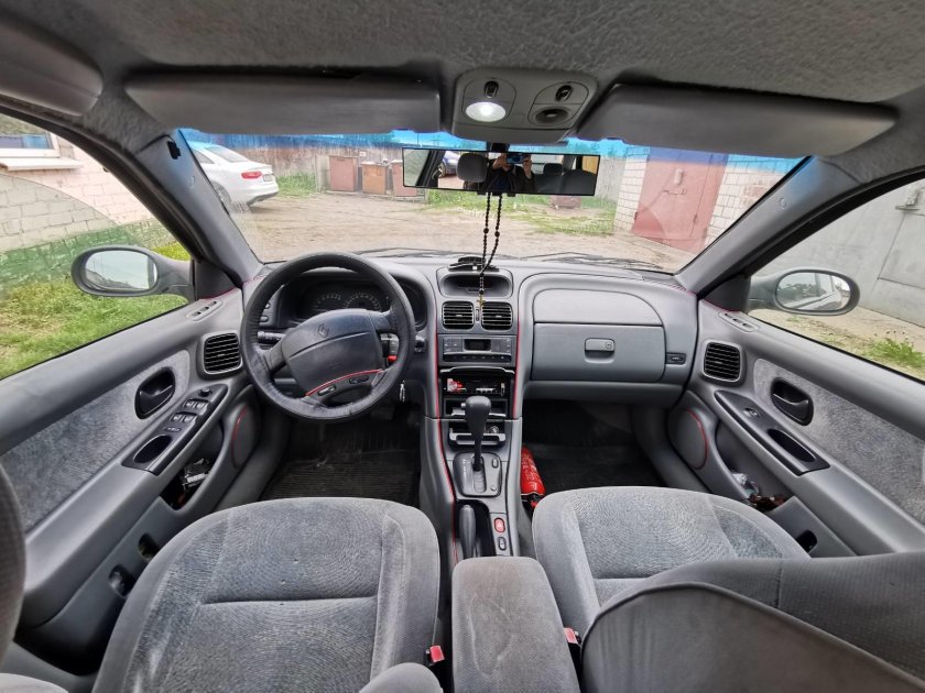 Renault Laguna 1 салон