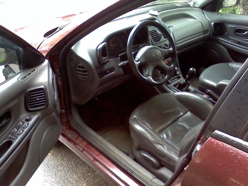 Рено Лагуна 1 салон