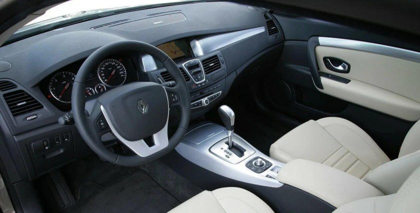 Рено Лагуна 2008 салон