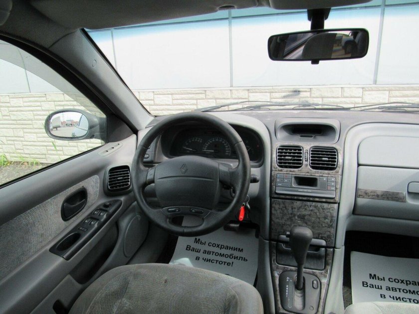 Renault Laguna 1 салон