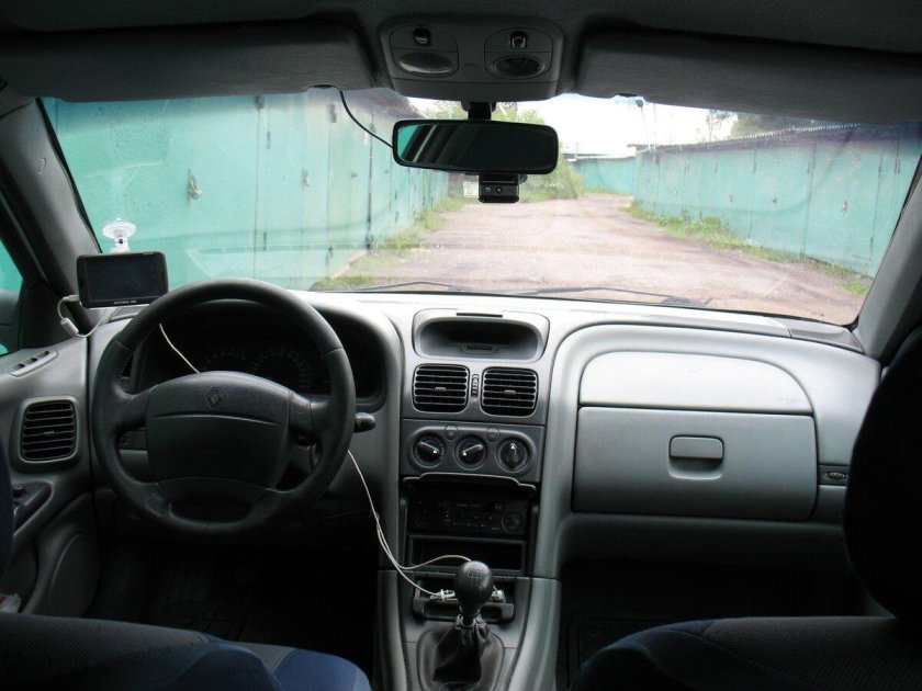 Рено Лагуна 2000 салон