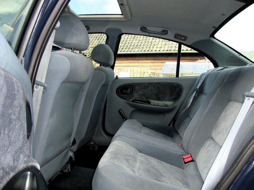 Рено Меган 2 седан салон сзади