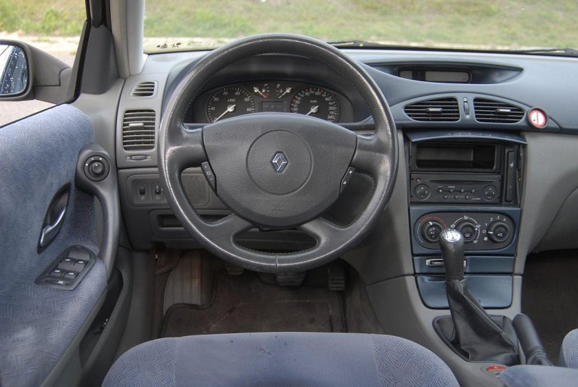 Рено Лагуна 2 салон