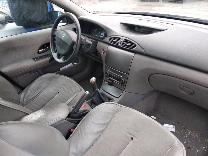 Рено Лагуна 2001 салон