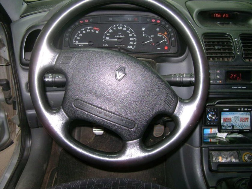 Renault Laguna 1997 салон