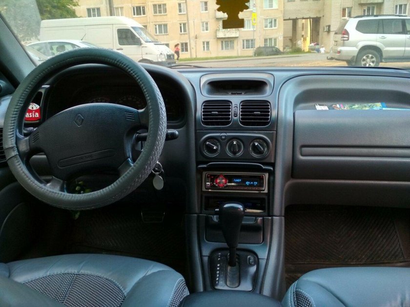 Рено Лагуна 1 салон