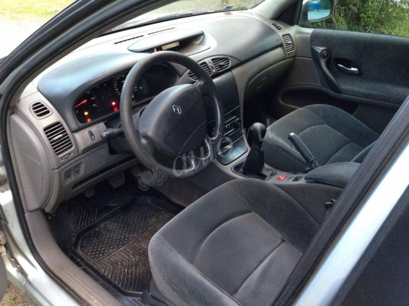 Рено Лагуна 2001 салон