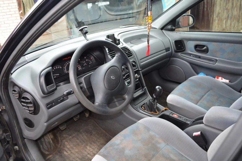 Renault Laguna 1 салон