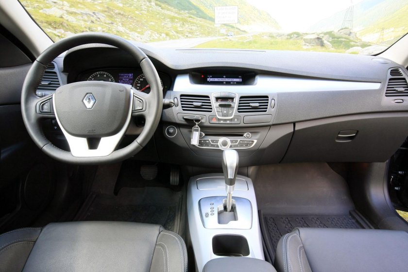 Renault Laguna 3 салон