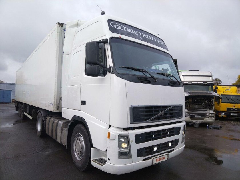 Вольво в сцепке с рефрижератором