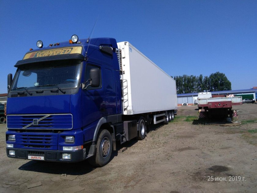 Вольво ФШ 12 С полуприцепом рефрижератор