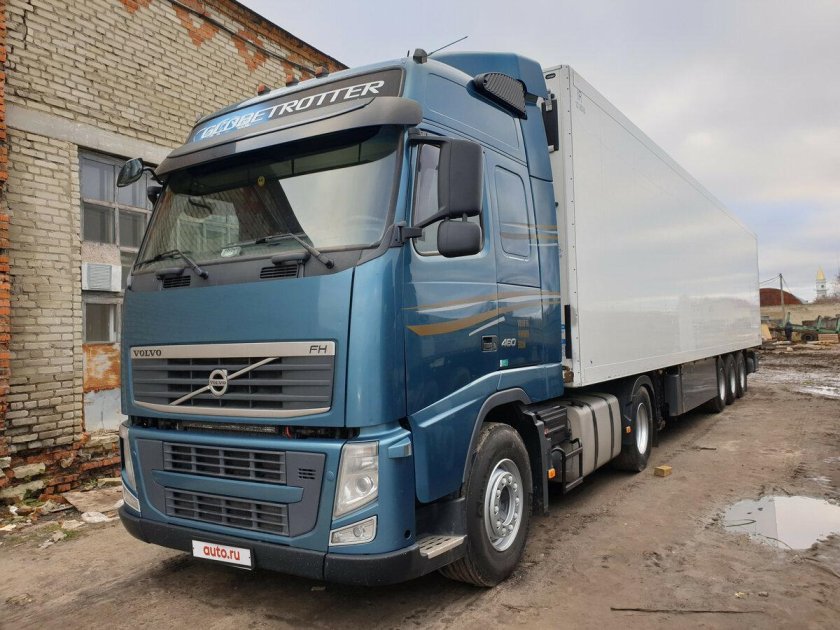 Вольво в сцепке с рефрижератором