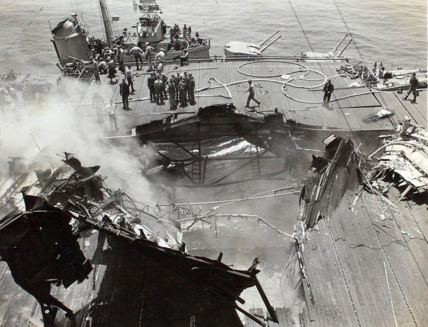 Авианосец Банкер Хилл