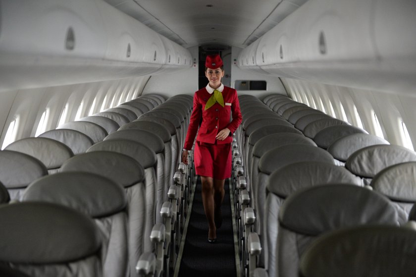 Стюардесса s7 Эмбраер