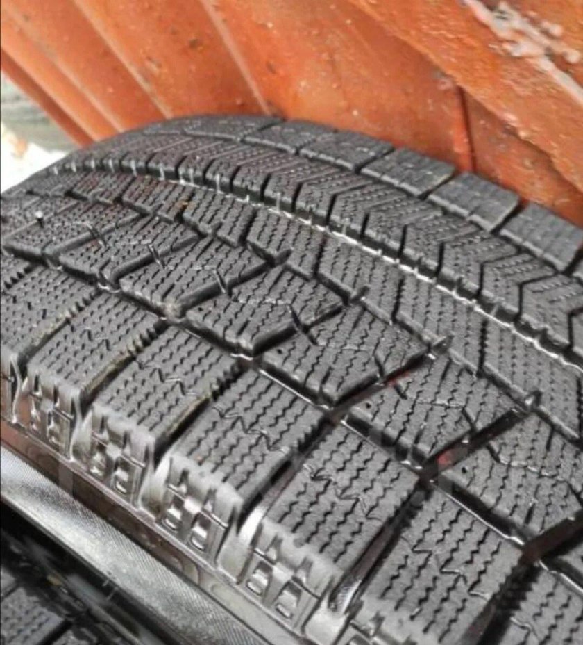 Bridgestone Blizzak 185x65x15 зимние шипованные фото