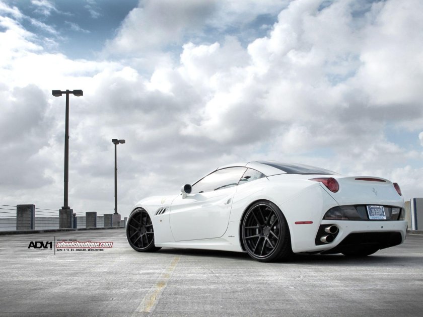 Феррари Калифорния белая