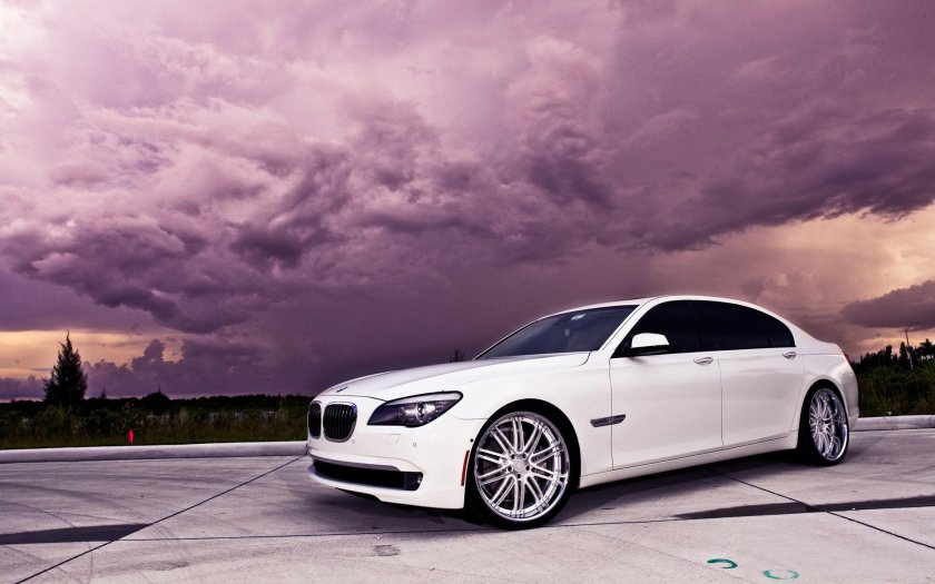 750 Li BMW белая