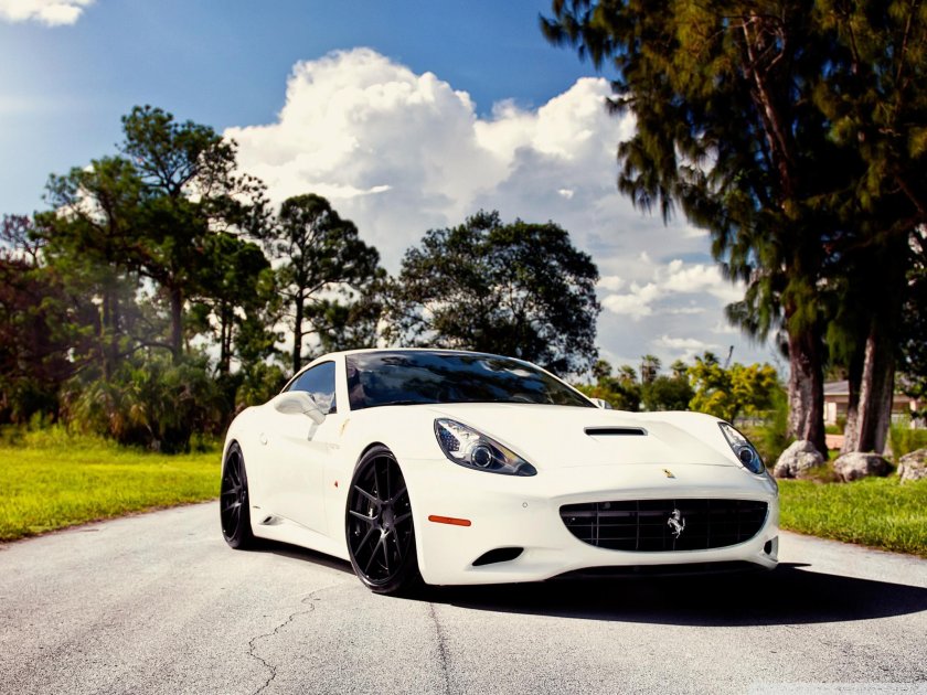Феррари калифорния белая
