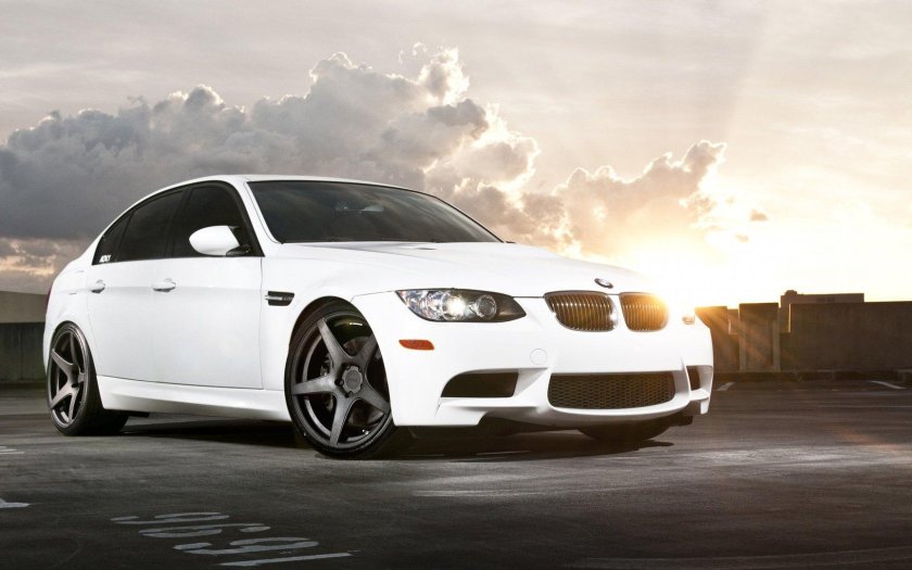 Бмв белая на белом