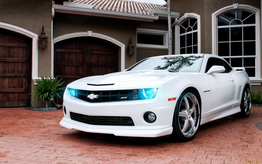 Шевроле Камаро 2013 белая