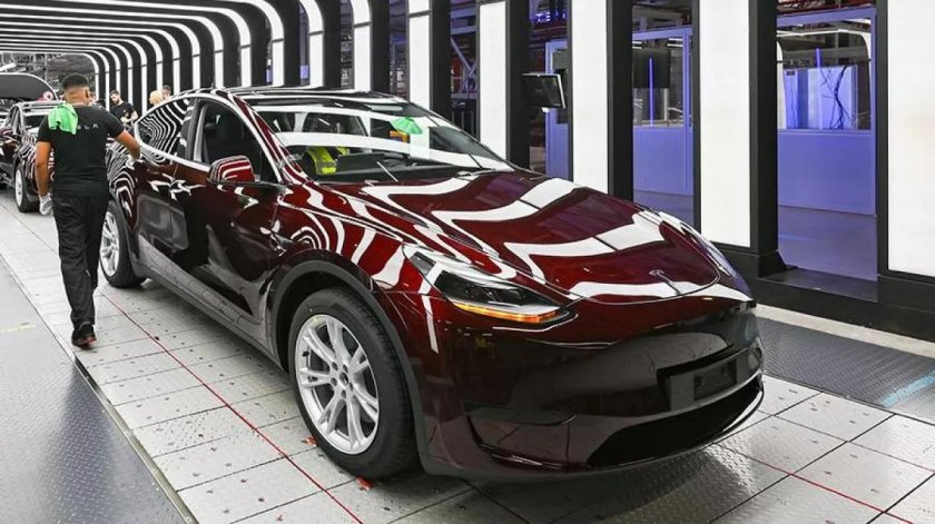 Автомобиль tesla