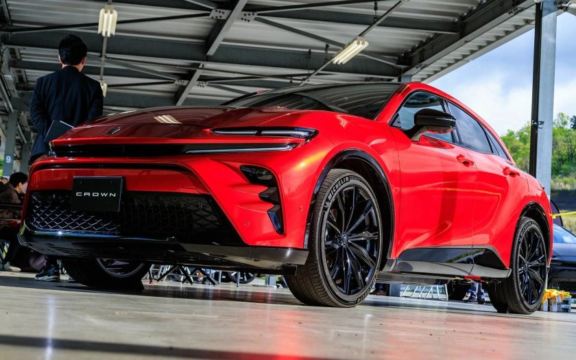 Тойота Кроун спорт кроссовер