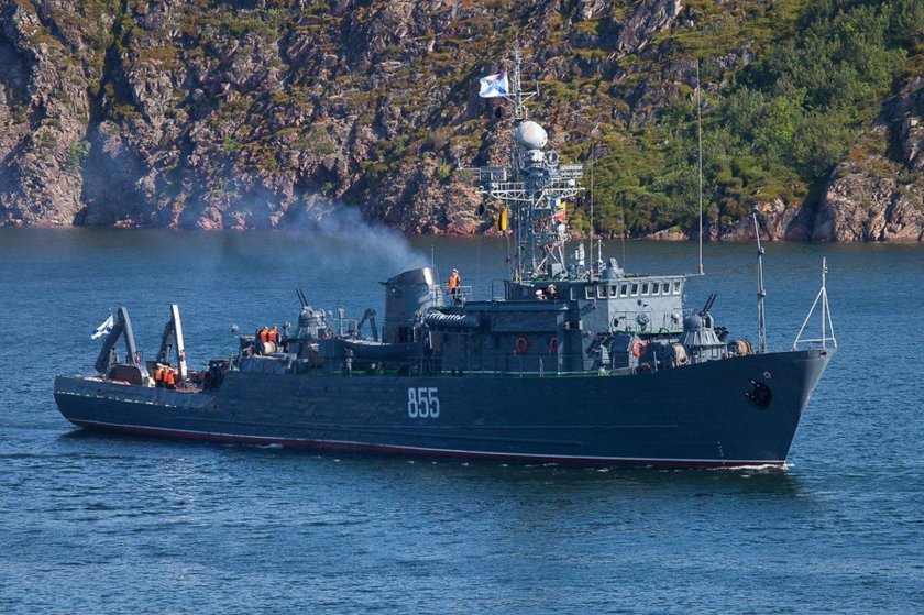 Морской тральщик комендор