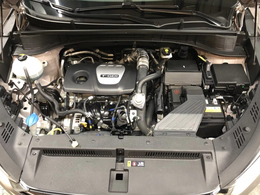 Hyundai Tucson 2007 моторный отсек