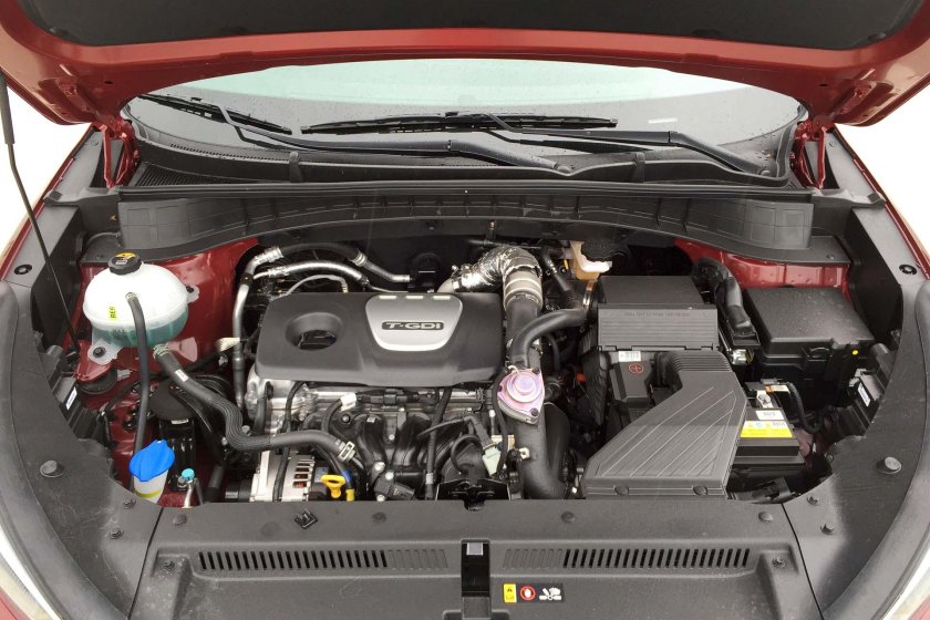 Хендай Туксон 2008 2.0 бензин моторный отсек